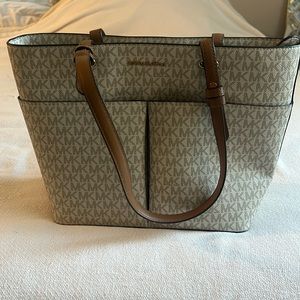 Michael Kohrs medium Pocket shoulder Tote